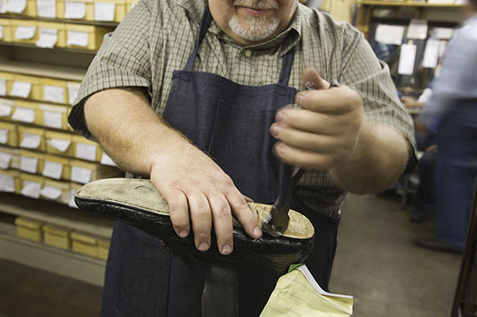 schoenmaker-reparatie-schoenen